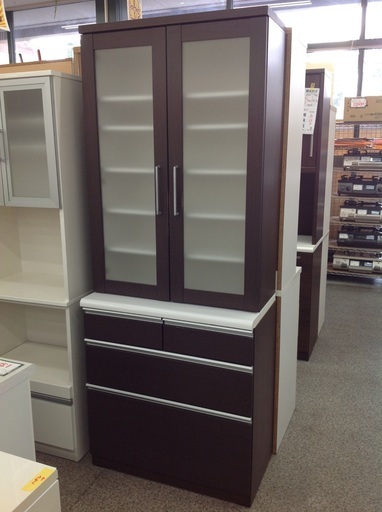 ダークブラウン＆ホワイト 木製 カップボード【9650150】