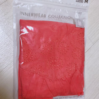 ユニクロ ボーラーレースタンクトップ