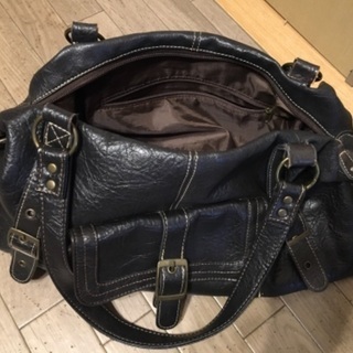 マットなオシャレなブラックのハンドバッグ＊の画像