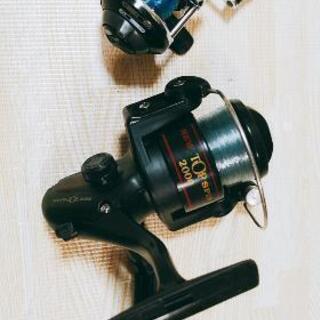 《取引終了》☆先が折れた釣り竿とリール☆【SHIMANO ホリデーイソ2-450、Daiwa コロネット、もらいもののリール】の画像