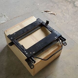 スターレット社外用シートレールの画像