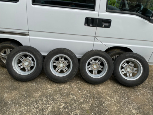 スタッドレスタイヤホイール４本セット使いませんか？