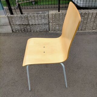 重ねられます!!木製　スタッキングチェア 椅子　　１セット４脚です の画像