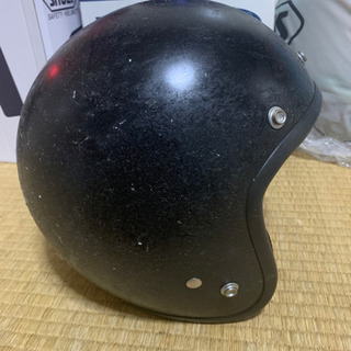黒のジェットヘルメットの画像