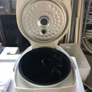 タイガーマイコン炊飯ジャー3合焚き　JAI-R551　炊飯容量：0.54Lの画像