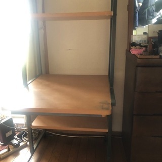 パソコンデスク差し上げます。