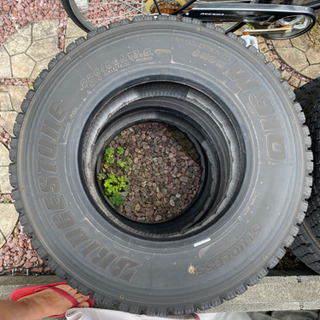 BRIDGESTONE スタッドレスタイヤ　６本セット