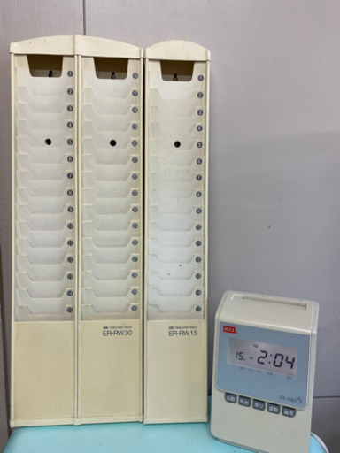 タイムレコーダーとラック30人分