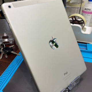 【売却済み】iPad Air 16GB ホワイト　【バッテリー新品】【フロントパネル新品】の画像