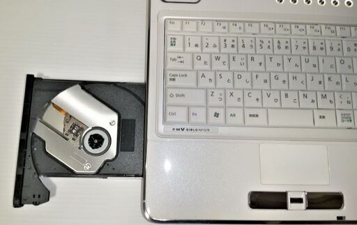 ◎値下げしました！！★美品・富士通 FMV-BIBLO ★爆速新品SSD256GB換装/core i5/4GB/BD/クリスタルホワイ