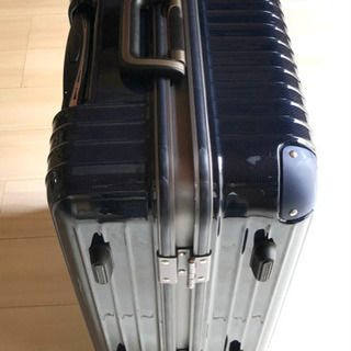 再々値下！ポリカーボネート製スーツケース　中型の画像