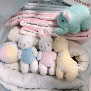 受付終了 白いベビーベッド メリー付き 夏用パッド 布団セット付き