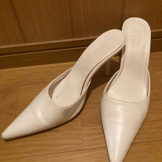 GYDA ポインテッドミュール パンプス 白 24.5cm Lサイズの画像
