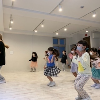 年長さん〜中・高校生🌸Kpopキッズダンススクール🌸8月1日体験会💚NiziU・TWICEなどを踊ります♪の画像