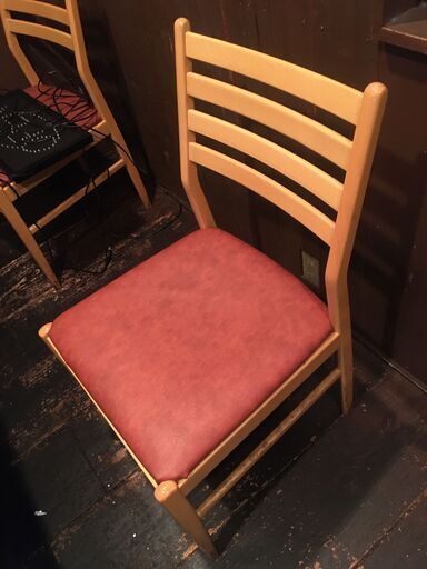 お店で使用した椅子です。