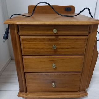 ベッドサイドテーブル