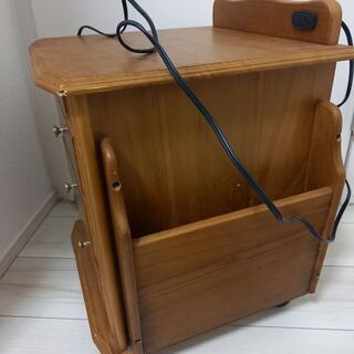 ベッドサイドテーブルの画像