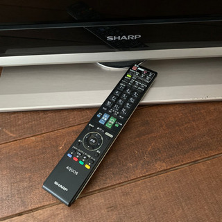 【SHARP】AQUOS 液晶カラーテレビ（32型、2010年製）の画像