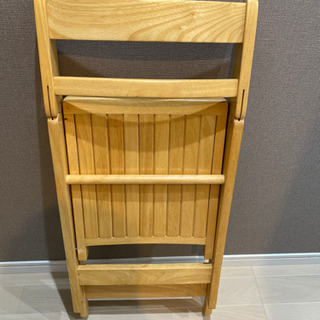 木製折りたたみ椅子の画像