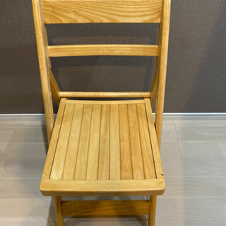 木製折りたたみ椅子の画像