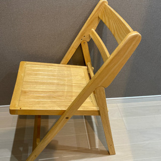 木製折りたたみ椅子の画像