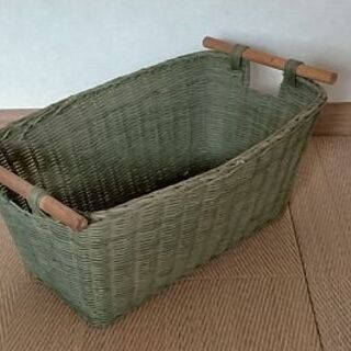 竹（？）の編みカゴ