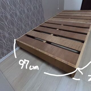 無料で差し上げます。引き取り希望。シングルベッド木製フレーム（１...