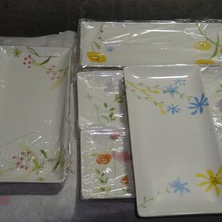 未使用　箱入り（箱劣化）桃山  REIKO TAKASHIMA BRAND  たかしまれいこ 　高島礼子プロデュース　角盛皿5枚　　&　　長皿、角皿等13枚の画像