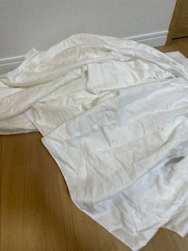 ダブルベッド　シーツ　白下スカート