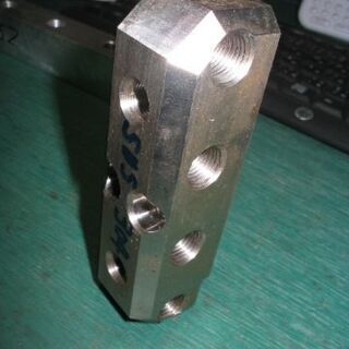 マニホールド　２個　A5052　SUS304　オプション加工もします。の画像