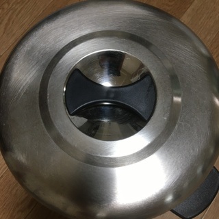 中古保温器（底に２箇所焼け跡あり）