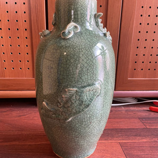 中国 花瓶 青磁 手渡しの画像