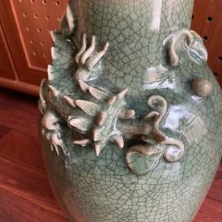 中国 花瓶 青磁 手渡しの画像