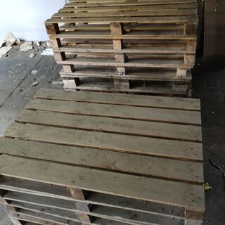 ②木製パレットさしあげます。