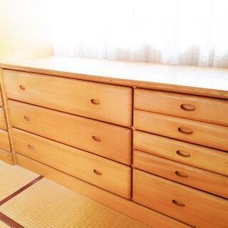 素材のしっかりしたチェスト。の画像