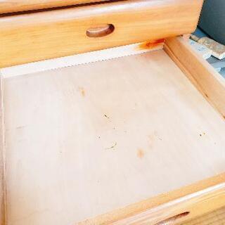 素材のしっかりしたチェスト。の画像