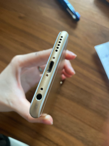 iPhone6sゴールド64GB SIMフリー白ロム端末 携帯電話　バッテリー71%