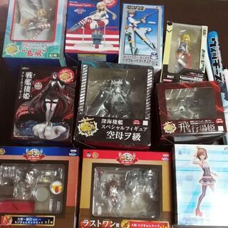 フィギュア、タペストリー12点