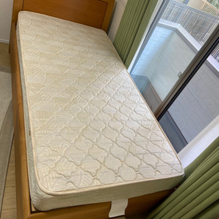 ダブル、セミダブル、シングル、クイーンベッド土日マットレス4,000円からの画像