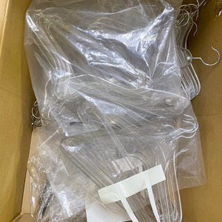 透明　ハンガー　二箱　無料の画像