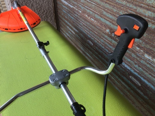 高排気量　ハイパワー　草刈り機　新品展示品　特価　ベルト　ゴーグル付　フルセット　限定1台