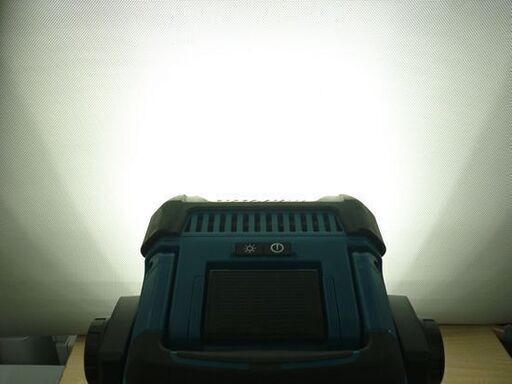 ☆充電式スタンドライト makita マキタ  ML811 3000lm 3段階明るさ調整 作業灯 手元明かり 3000ルーメン バッテリ付き BL1830 18V 3.0Ah 札幌 北20条店