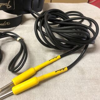  Aria Pro II(アリアプロ2) ギターケーブル　3ｍ＋4.5ｍ　Fender(フェンダー)ギターストラップ(黒)　のセットの画像