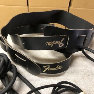  Aria Pro II(アリアプロ2) ギターケーブル　3ｍ＋4.5ｍ　Fender(フェンダー)ギターストラップ(黒)　のセットの画像