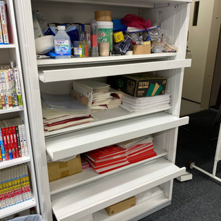 オフィスキャビネット（マガジンラック）の画像