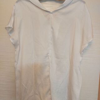 【POU DOU DOU】白シャツの画像