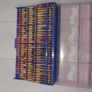 Crayola クレヨラ96色クレヨンケース入り