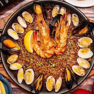 急募‼社員月給25万円〜　バイト時給1150円〜 ≪都内で有名なスペインバルでのホールのお仕事！≫の画像