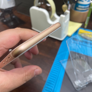 【売却済み】iPhone8 64GB ゴールドSIMフリー端末【バッテリー新品】の画像