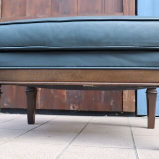 maruni(マルニ)の大人気地中海シリーズの レザー オットマンです